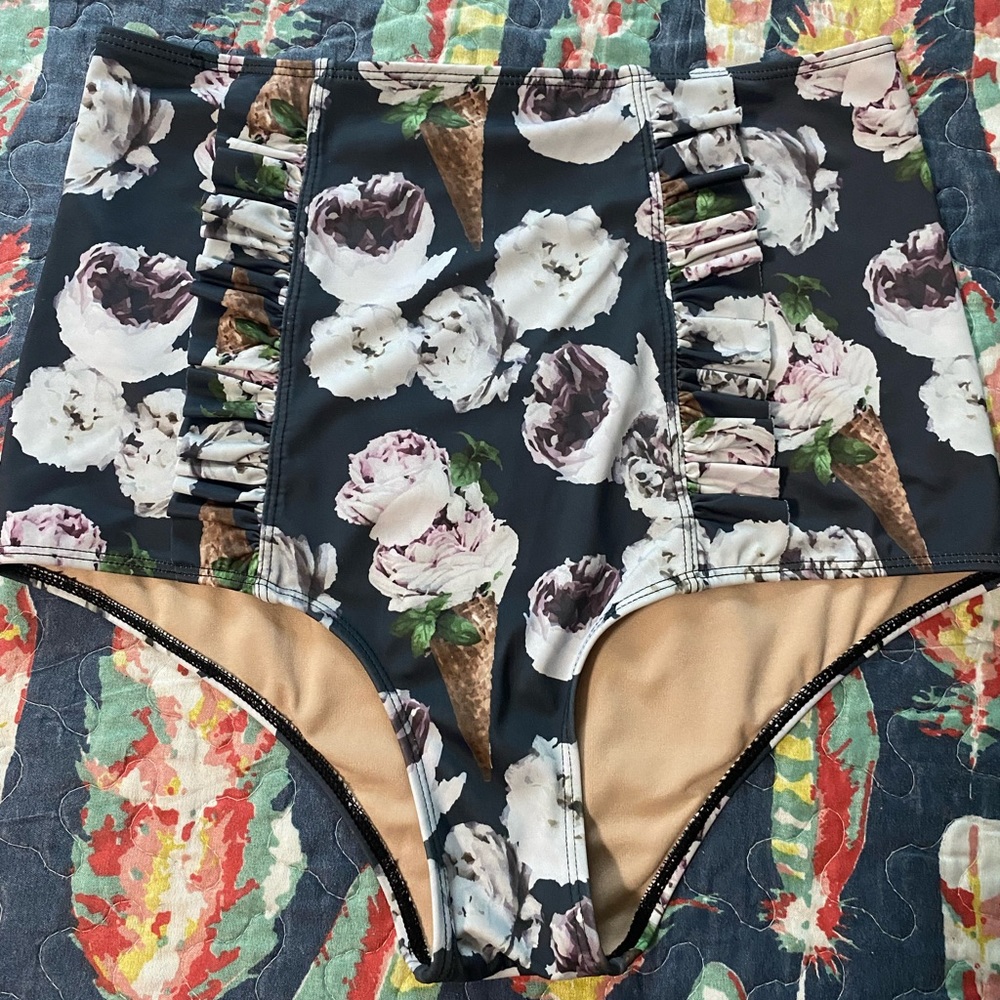 Kortni Jeane bottoms